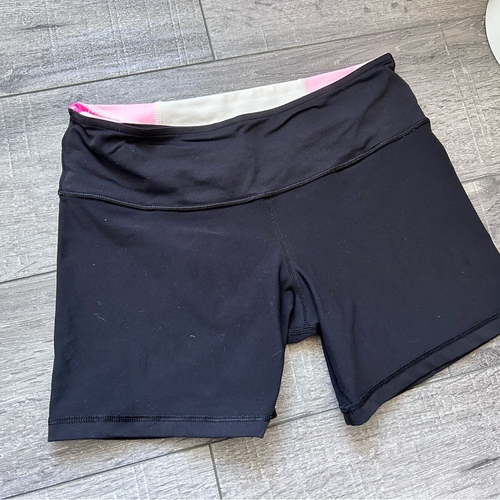 Lululemon Reverse Groove Short - Picture 2 of 7